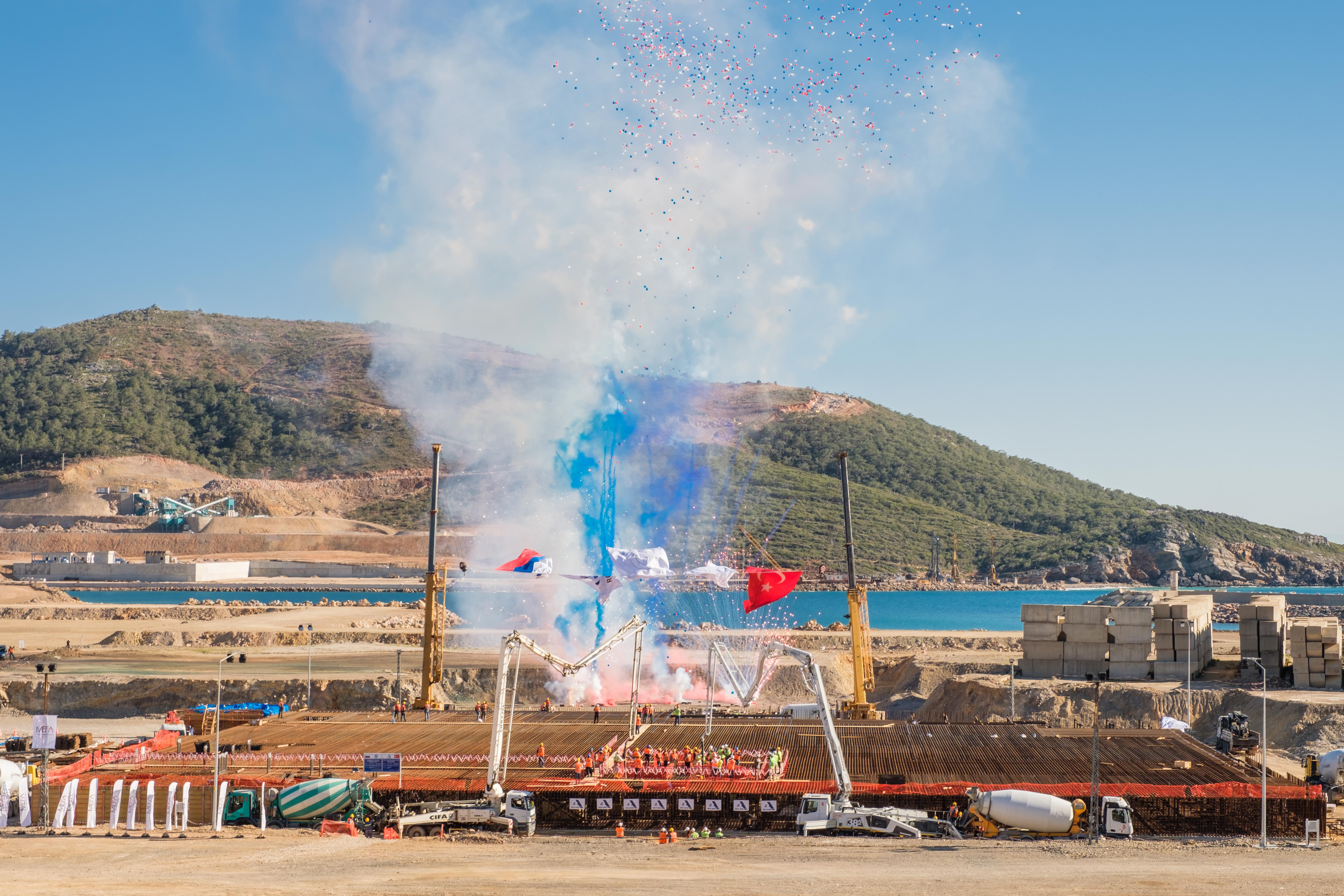 Rosatom vierte el primer hormigonado en la central nuclear de Akkuyu en Turquía